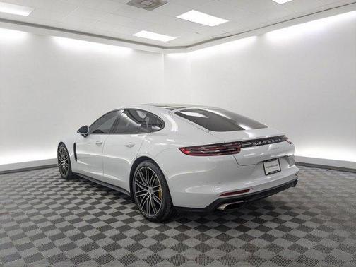 2018 Porsche Panamera 4