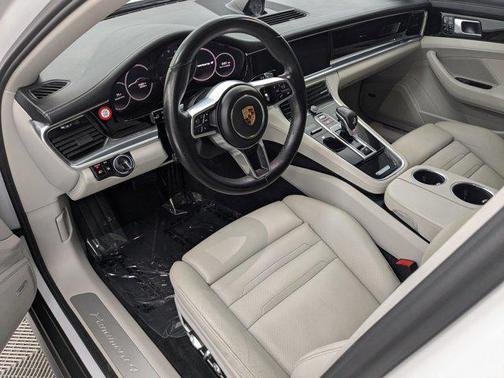 2018 Porsche Panamera 4