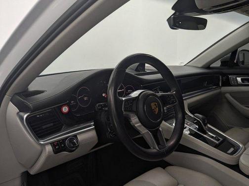2018 Porsche Panamera 4