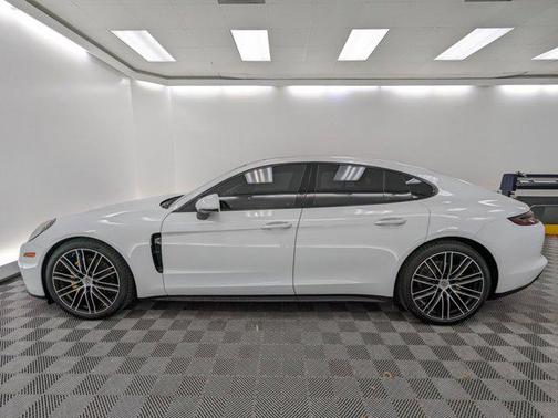 2018 Porsche Panamera 4