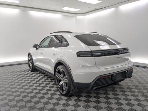 2025 Porsche Macan 4