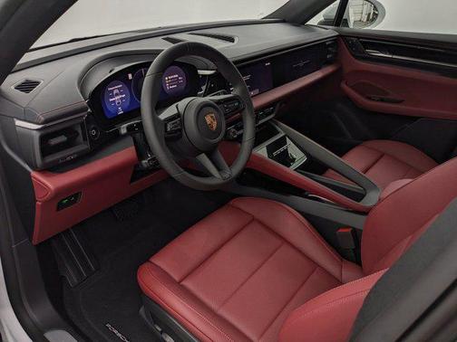 2025 Porsche Macan 4