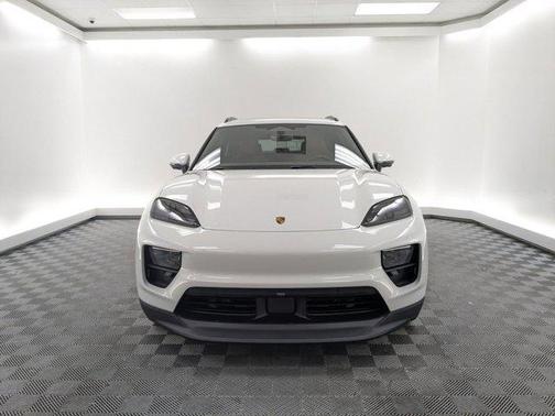 2025 Porsche Macan 4