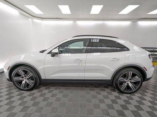 2025 Porsche Macan 4