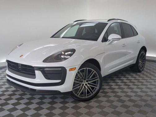 Carrara White Metallic 2026 Porsche Macan Macan