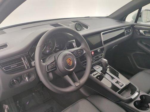 Carrara White Metallic 2026 Porsche Macan Macan