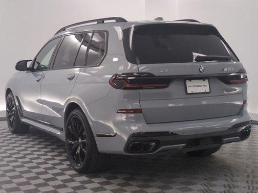 2024 BMW X7 M60i