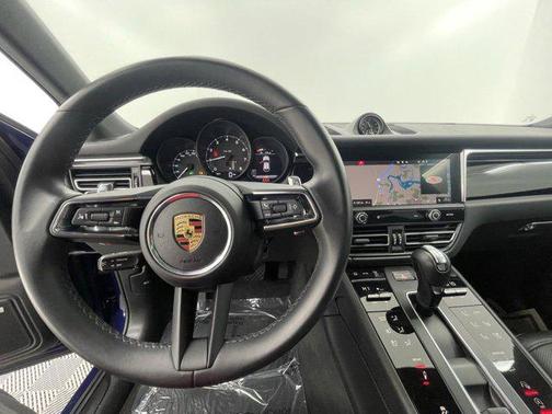 2022 Porsche Macan AWD