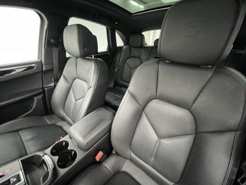2022 Porsche Macan AWD
