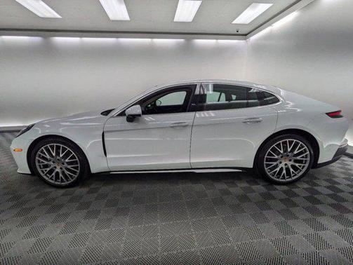 2025 Porsche Panamera 4