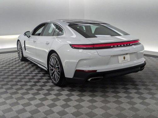 2025 Porsche Panamera 4