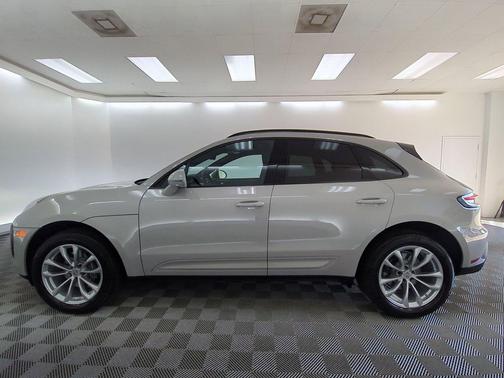 Chalk 2026 Porsche Macan Macan