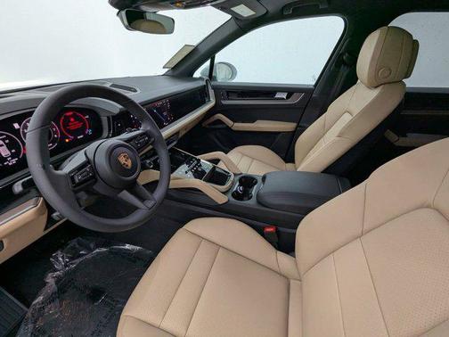 Carrara White Metallic 2026 Porsche Cayenne Cayenne
