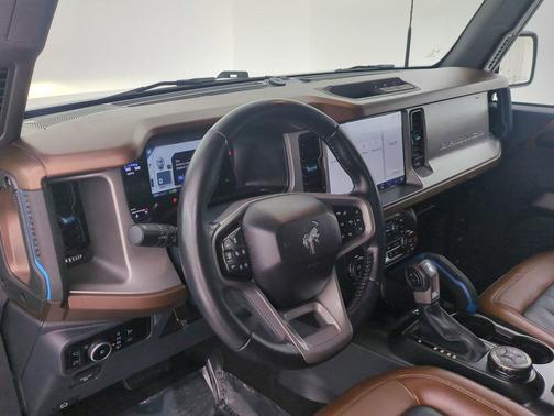 Oxford White 2023 Ford Bronco Outer Banks