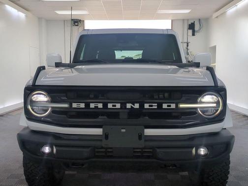 Oxford White 2023 Ford Bronco Outer Banks