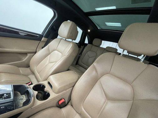 2023 Porsche Macan T