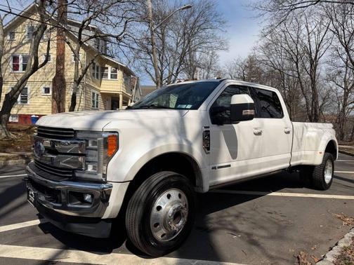 White Platinum Metallic Tri-Coat 2017 Ford F-450 Lariat