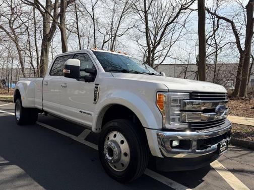 White Platinum Metallic Tri-Coat 2017 Ford F-450 Lariat