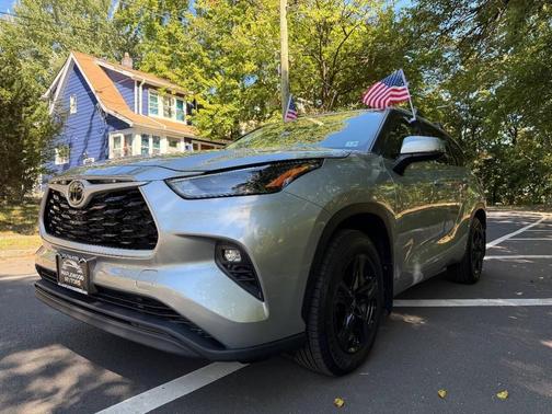 2022 Toyota Highlander LE