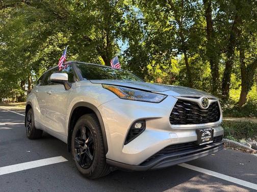 2022 Toyota Highlander LE