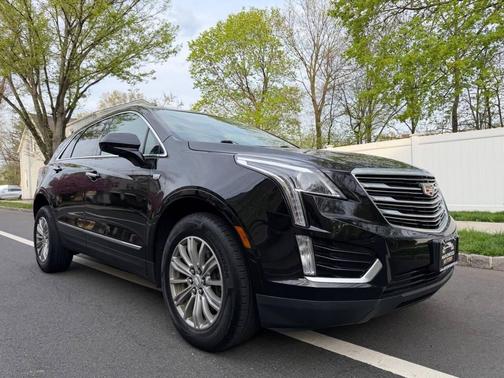 Stellar Black Metallic 2018 Cadillac XT5 Luxury