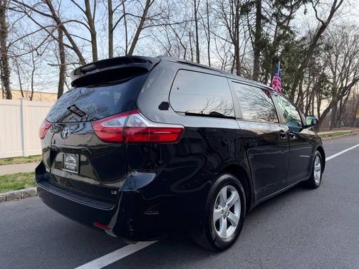 2017 Toyota Sienna LE