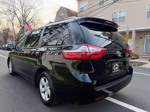2017 Toyota Sienna LE