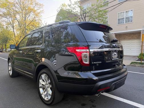 Tuxedo Black Metallic 2015 Ford Explorer Limited