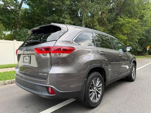 Predawn Gray Mica 2019 Toyota Highlander XLE
