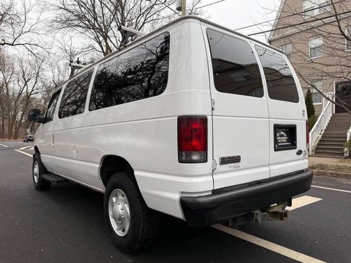 2007 Ford E350 Super Duty XL Wagon