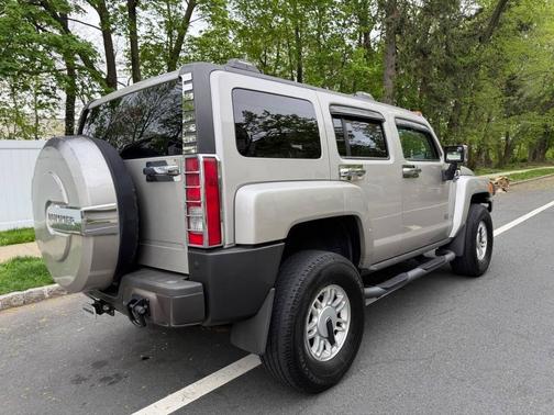 Brown 2006 Hummer H3 Base
