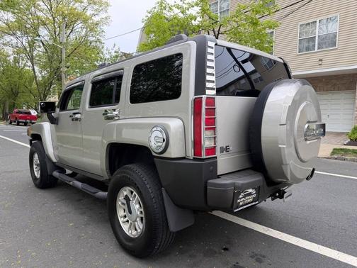 Brown 2006 Hummer H3 Base