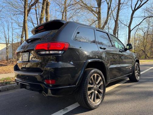 Brilliant Black Crystal Pearlcoat 2016 Jeep Grand Cherokee Limited
