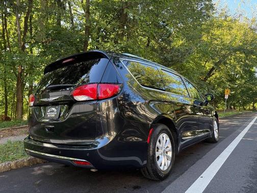 2018 Chrysler Pacifica Touring-L