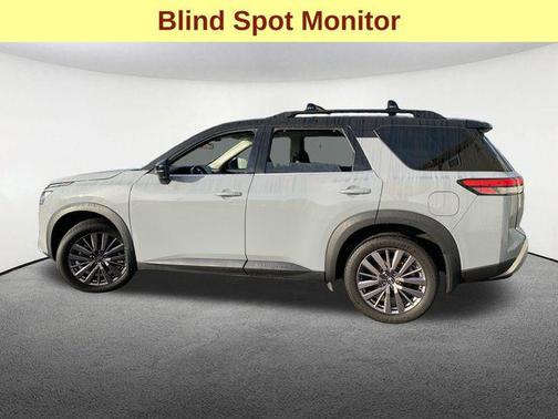 2023 Nissan Pathfinder SL 4WD