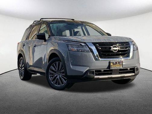 2023 Nissan Pathfinder SL 4WD