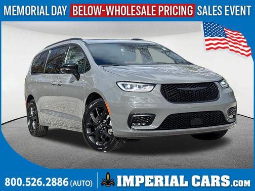 Ceramic Gray Clearcoat 2025 Chrysler Pacifica Limited