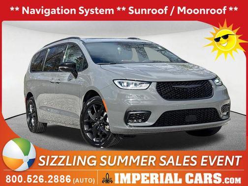 Ceramic Gray Clearcoat 2025 Chrysler Pacifica Limited