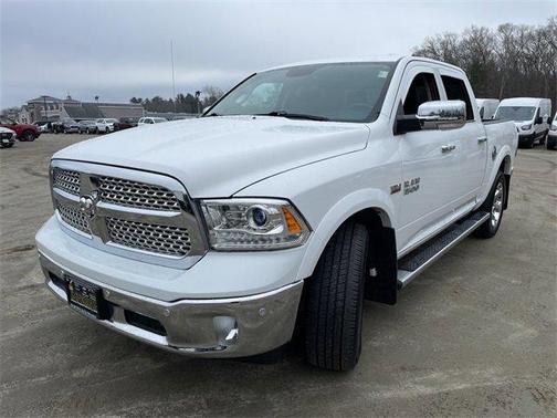 Photo 3 of 30 of 2017 RAM 1500 Laramie