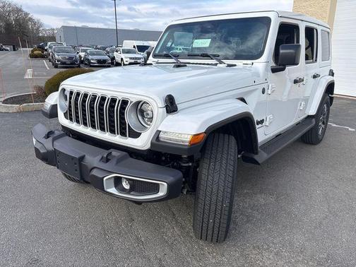 2025 Jeep Wrangler 4-Door Sahara 4x4