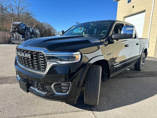 Diamond Black Crystal Pearlcoat 2026 RAM 1500 ST