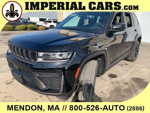 Diamond Black Crystal Pearlcoat 2026 Jeep Grand Cherokee Altitude