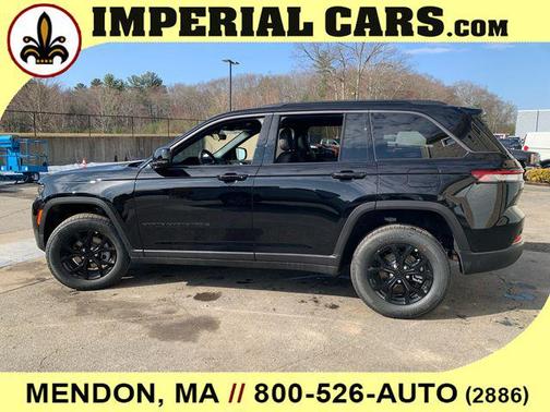 Diamond Black Crystal Pearlcoat 2026 Jeep Grand Cherokee Altitude