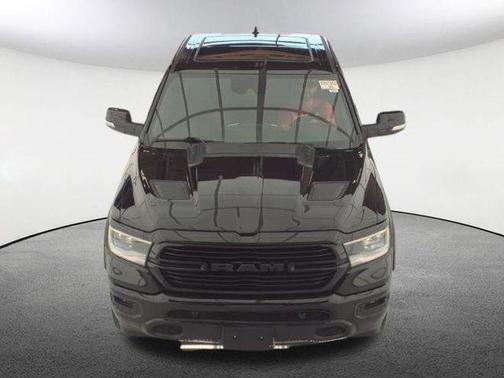 Diamond Black Crystal Pearlcoat 2022 RAM 1500 Laramie