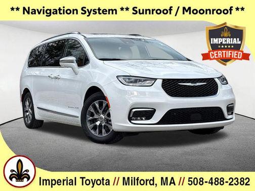Bright White Clearcoat 2024 Chrysler Pacifica L