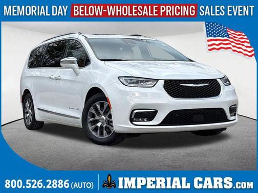Bright White Clearcoat 2024 Chrysler Pacifica L