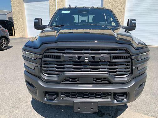 2025 RAM 2500 Tradesman Crew Cab 4x4 6'4' Box