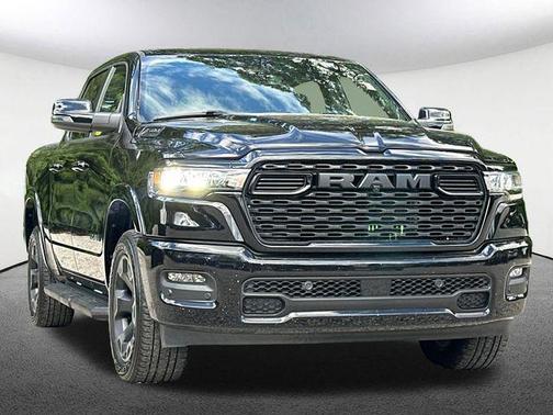 Diamond Black Crystal Pearlcoat 2025 RAM 1500 Big Horn/Lone Star