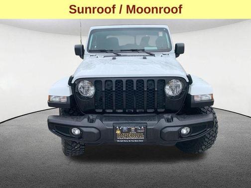 Bright White Clearcoat 2022 Jeep Gladiator Willys 4x4