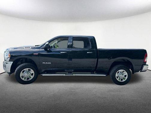 Diamond Black Crystal Pearlcoat 2019 RAM 2500 Big Horn Crew Cab 4x4 6'4' Box
